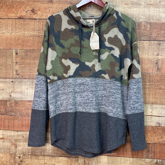 Hem & Thread Tops - Hem & Thread Cozy Camo Contrast Hoodie NWT